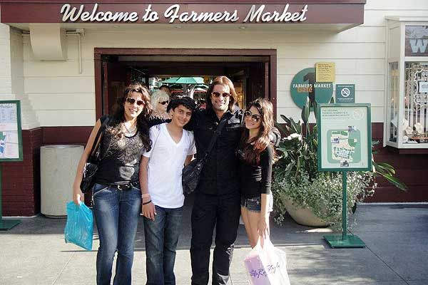 Pooja Bedi With Family