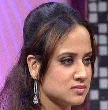 Pooja Tandon  Closeup Image
