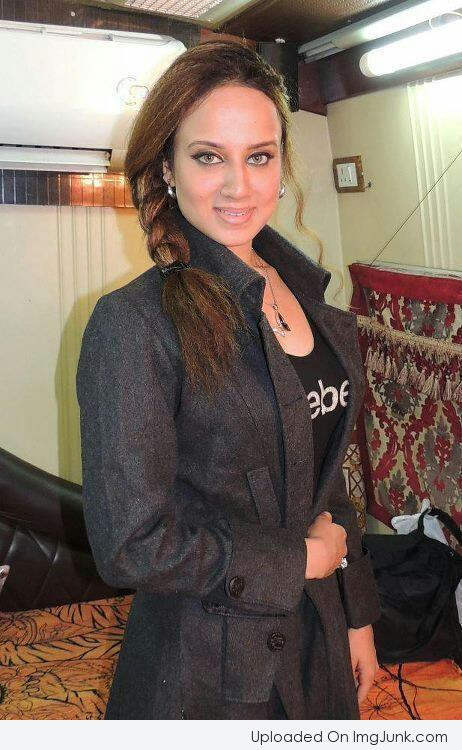 Pooja Tandon  Wearing Black Jacket