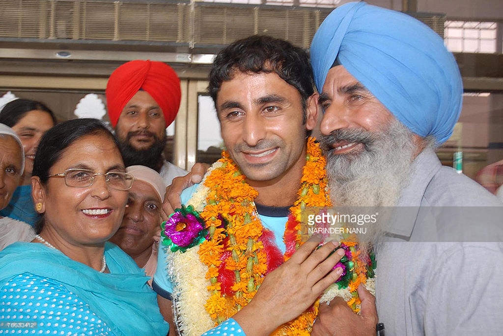 Prabhjot Singh With His Parents