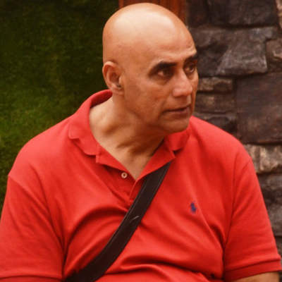 Puneet Issar Wearing Red T-shirts