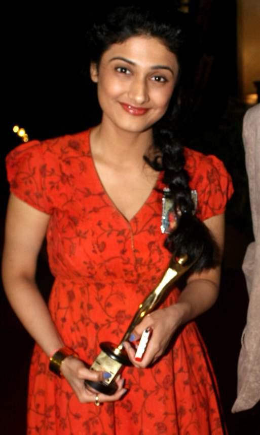 Actress Ragini Khanna Holding Award