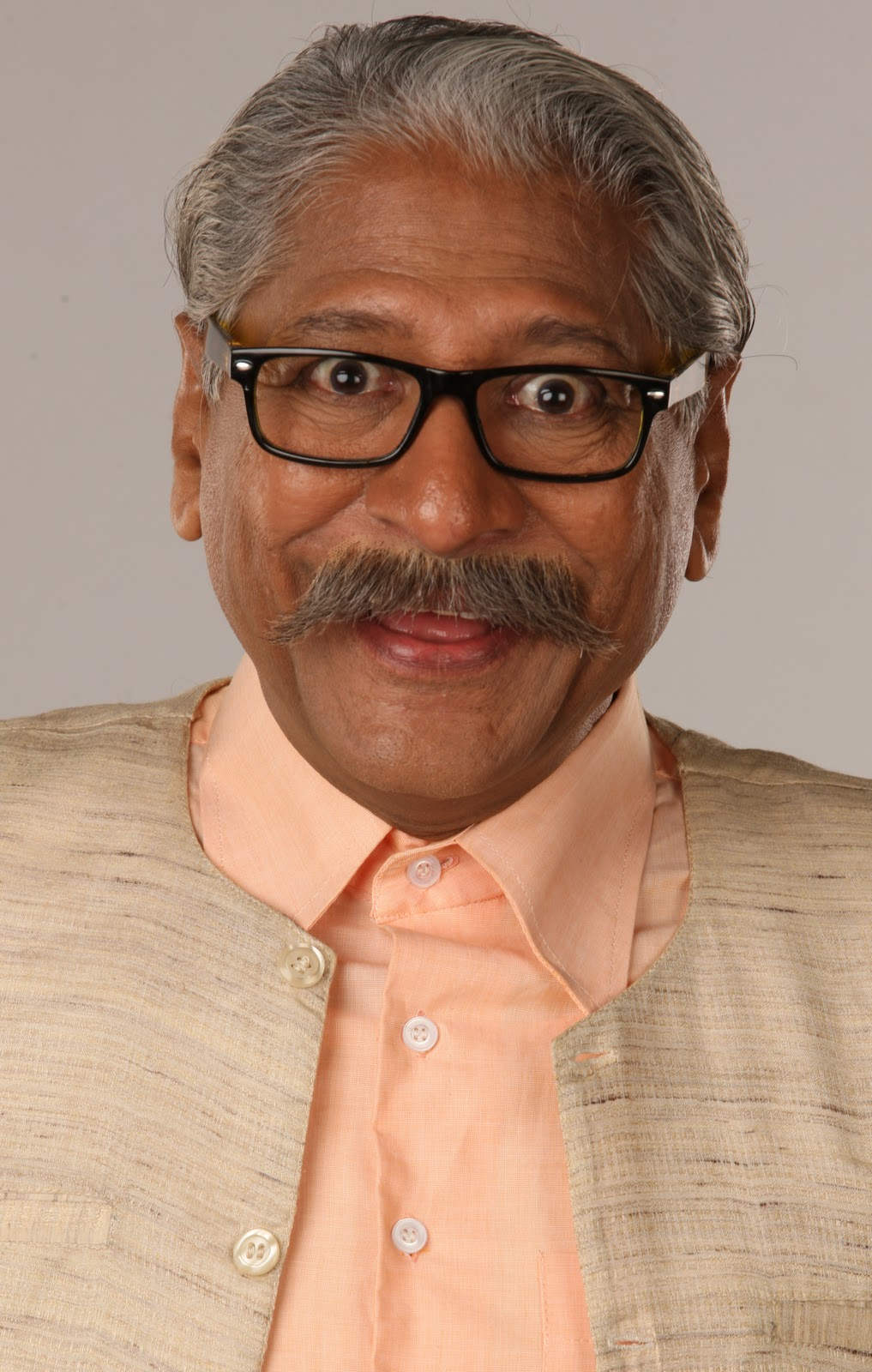 Rajendra Gupta Wearing Spex
