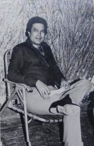Rajesh Khanna Sitting On Chair
