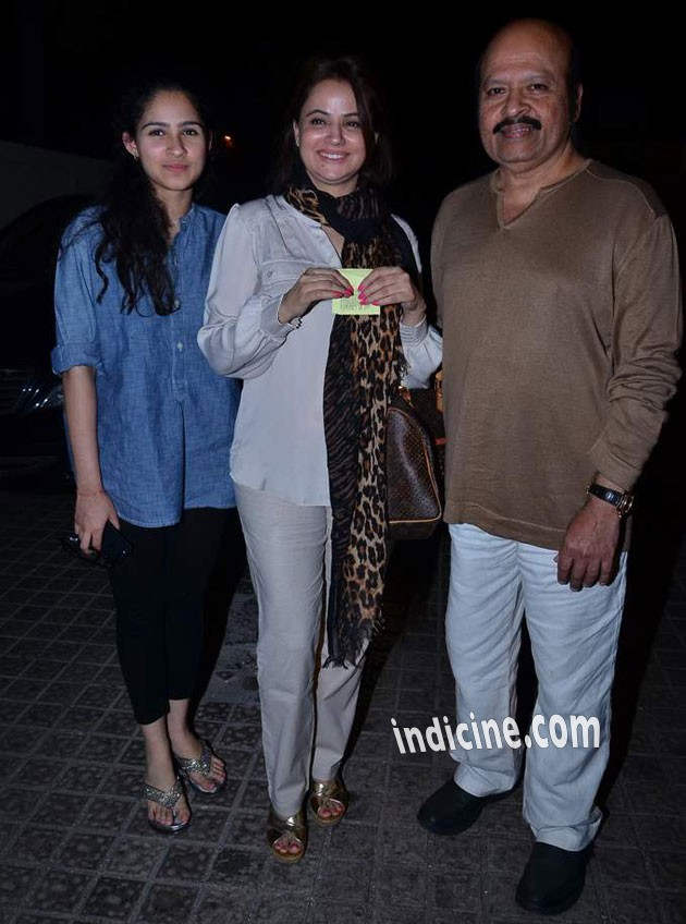 Rajesh Roshan With Wife And Daughter Pashmina