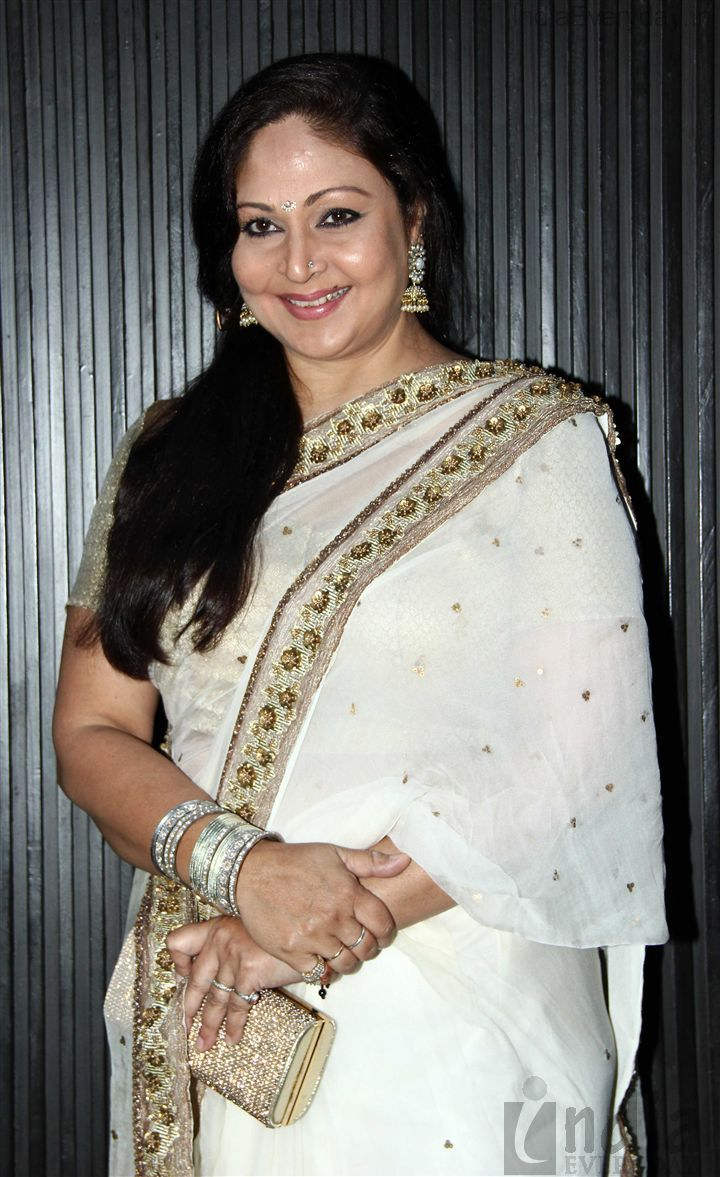 Rati Agnihotri Wearing White Saree