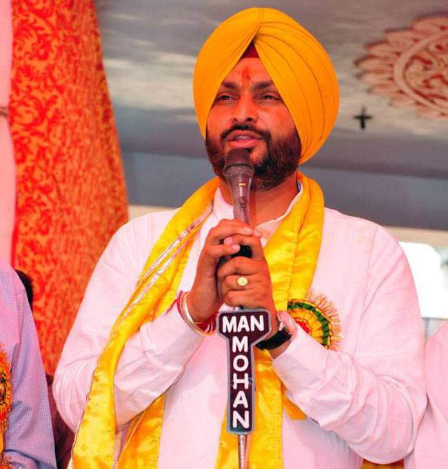Ravneet Singh Wearing Yellow Turban