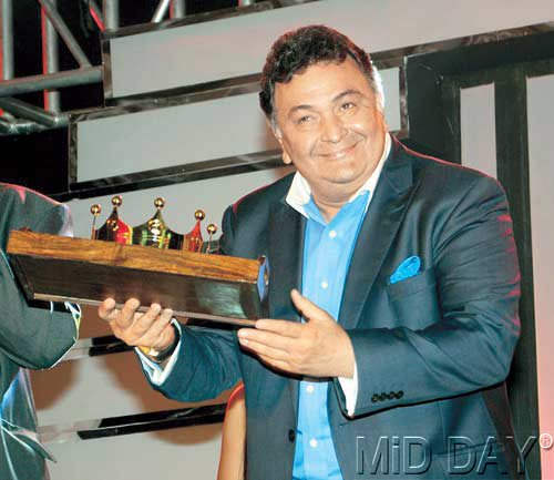 Rishi Kapoor Holding Award