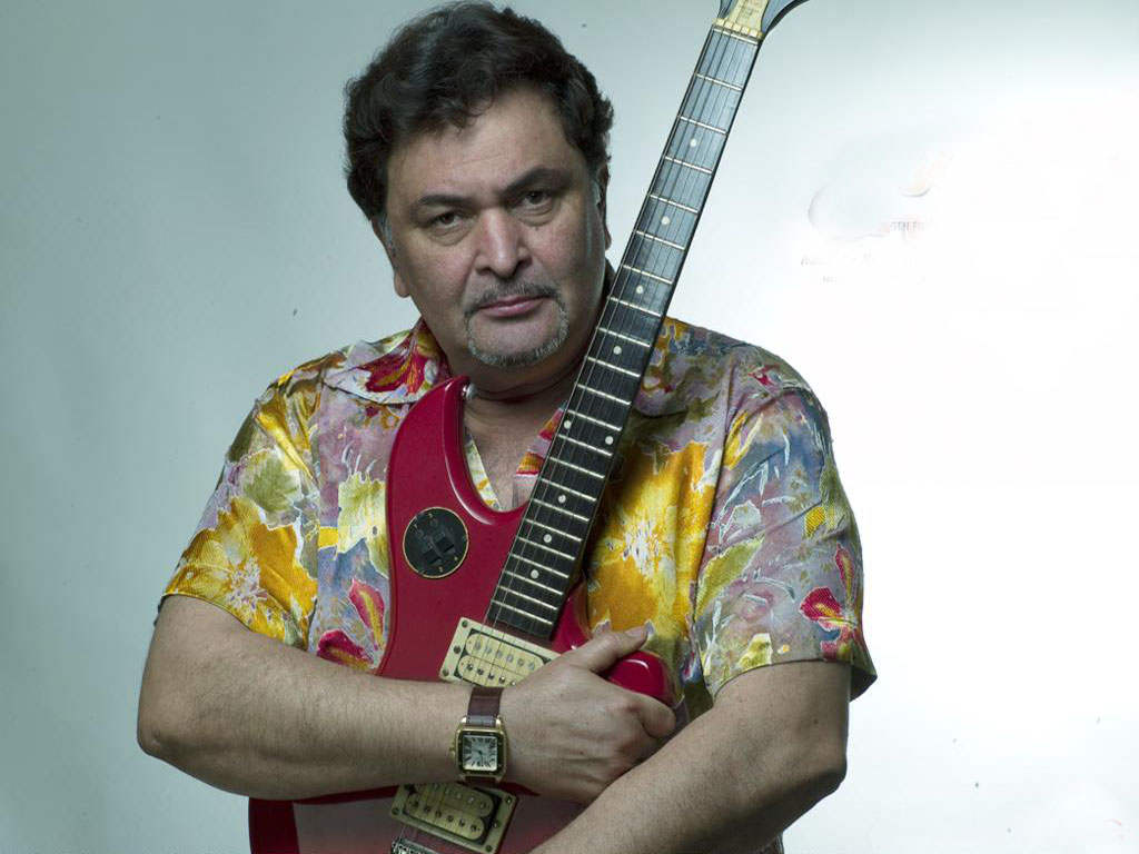 Rishi Kapoor Holding Gitar