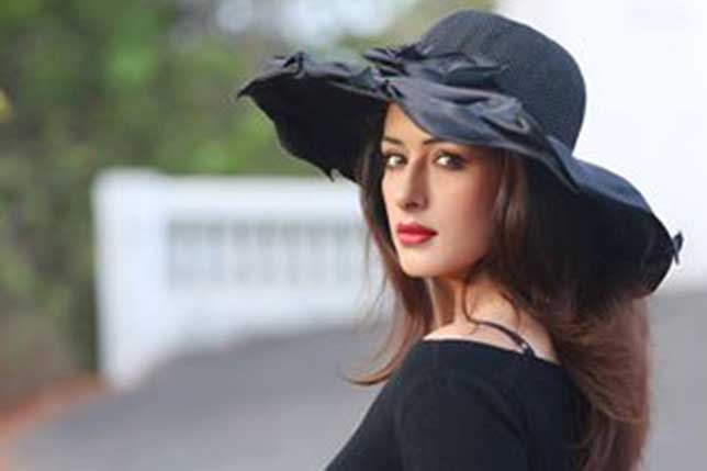 Samiksha Singh Wearing  Hat