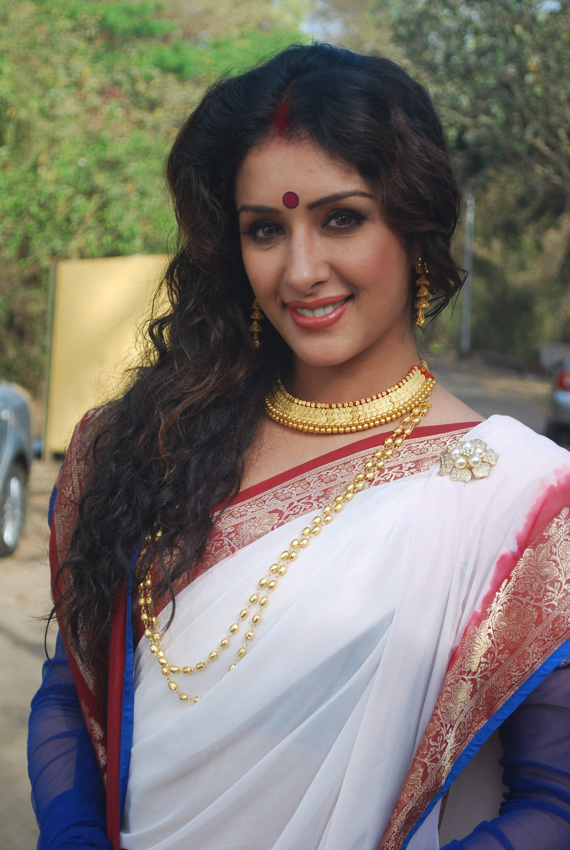 Samiksha Singh Wearing Nacklace