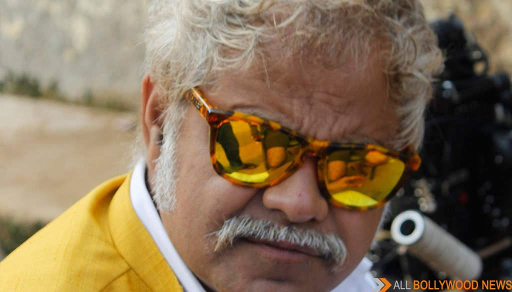 Sanjay Mishra Wearing Yellow Goggle