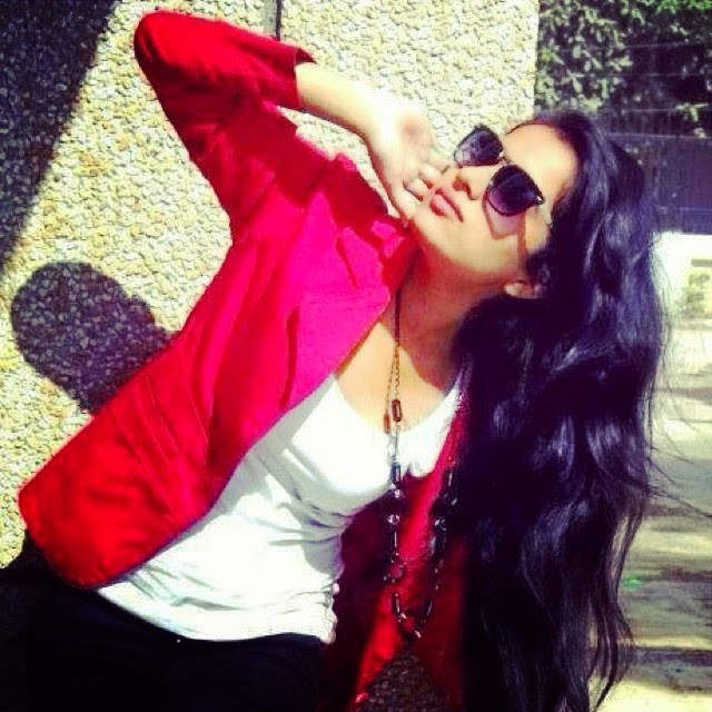 Actress Sara Gurpal  Wearing Sunglasses Image