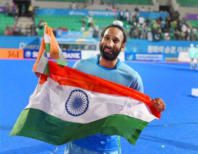 Sardara Singh Holding Indian Flag