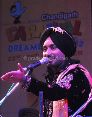 Satinder Sartaaj During Stage Show