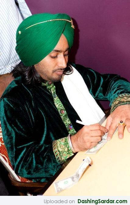 Satinder Sartaaj Holding Pen