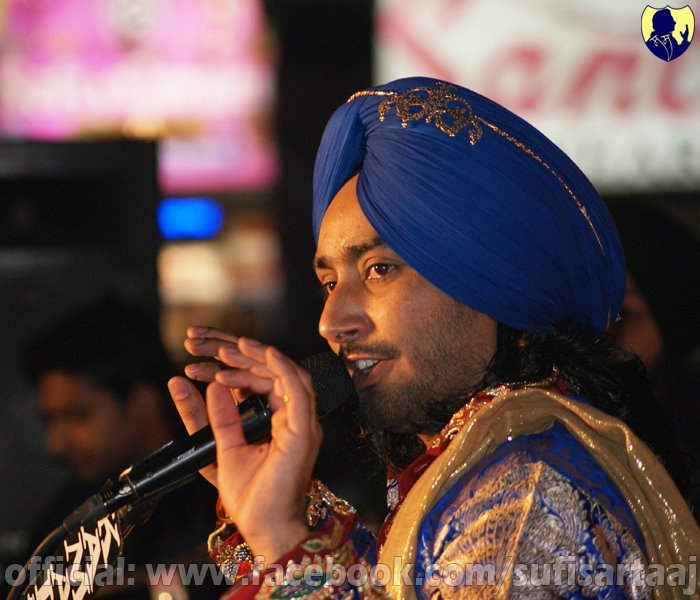 Singer Satinder Sartaaj  On Mic