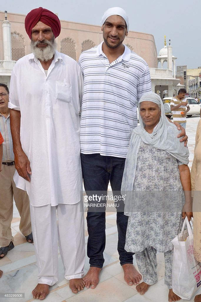 Satnam Singh Bhamara With His Parents
