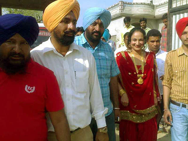 Satwinder Bitti With Fans