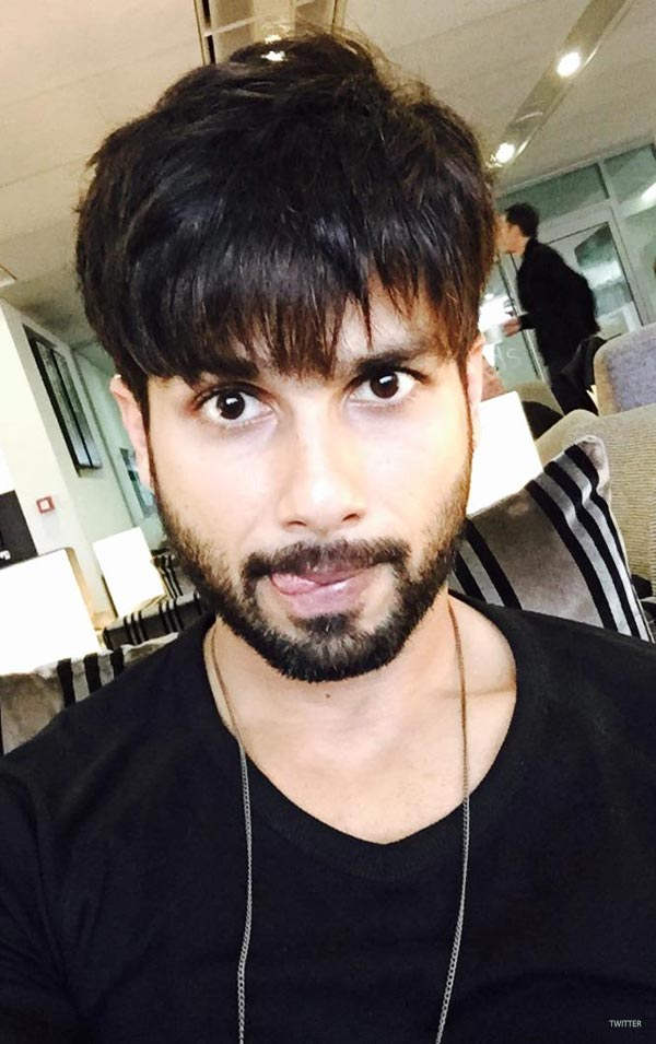 Shahid Kapoor Making Funny Face