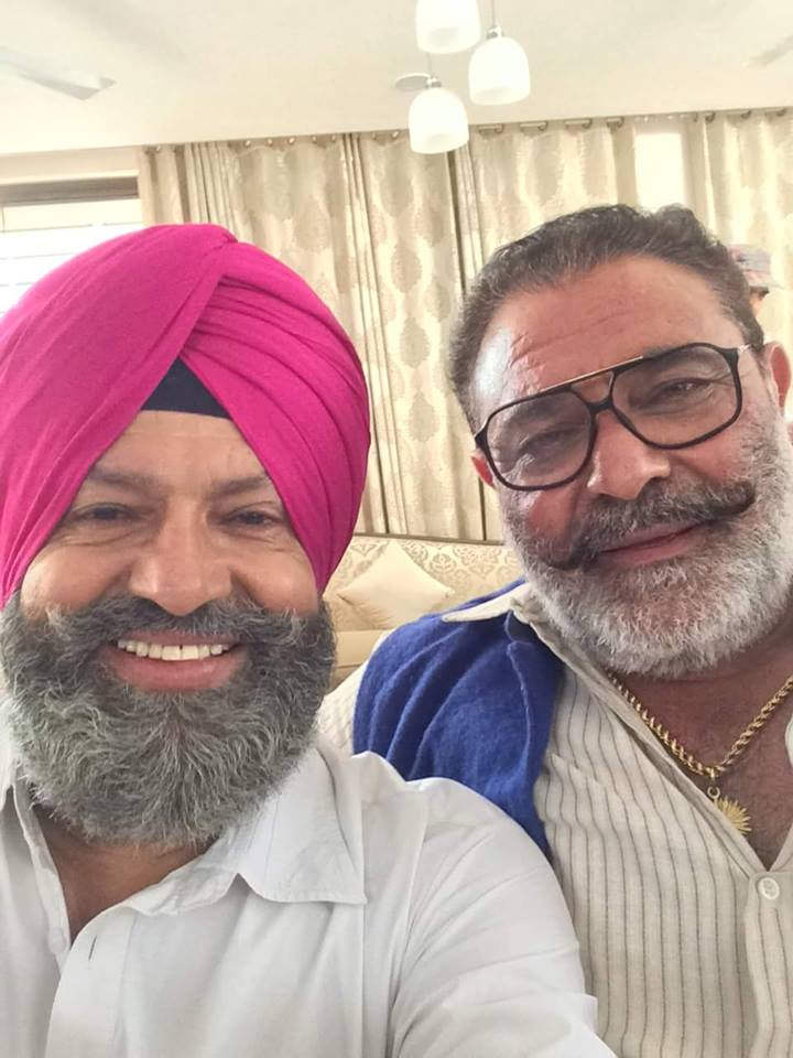 Shavinder Mahal Taking Selfie With Yograj Singh