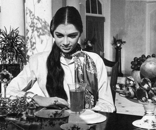 Old Picture Of Simi Garewal