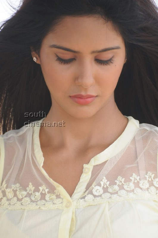 Pretty Sonam Bajwa