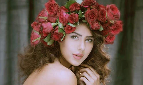 Sonam Bajwa Hair Bouquet