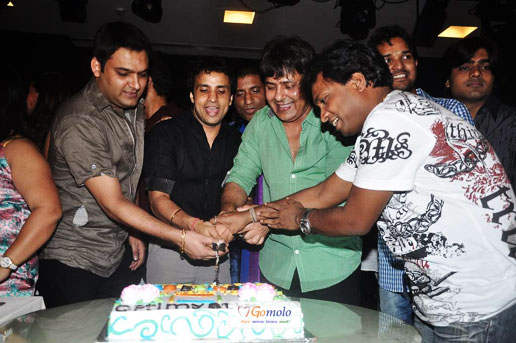 Sudesh Celebrating His Birthday With Kapil,Rajiv And Sunil