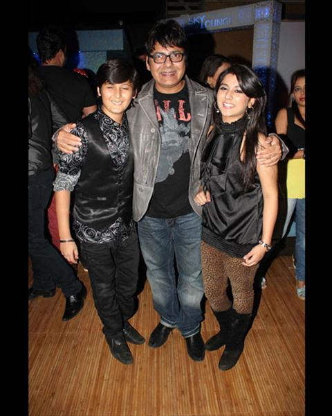 Sudesh Lehri With His Son And Daughter