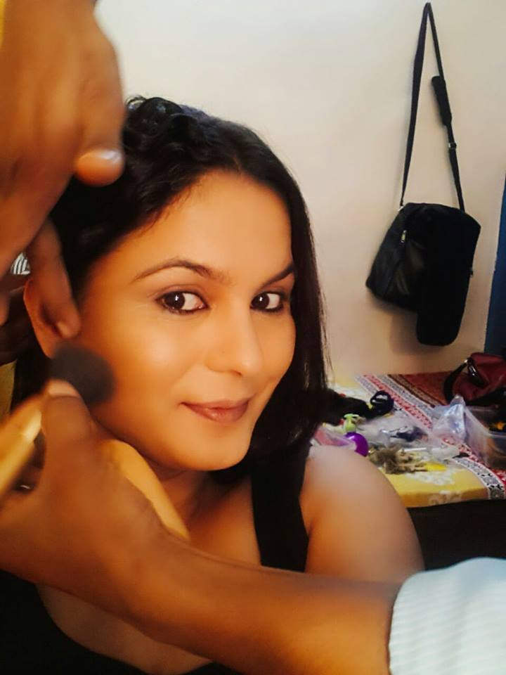 Razia Sukhbir Doing Makeup