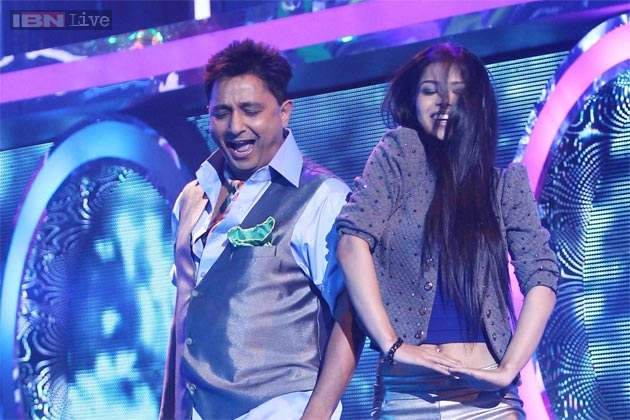 Sukhwinder Singh Dancing With His Partner Bhawna