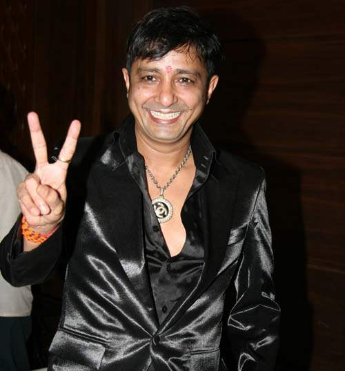 Sukhwinder Singh Showing Victory Sign