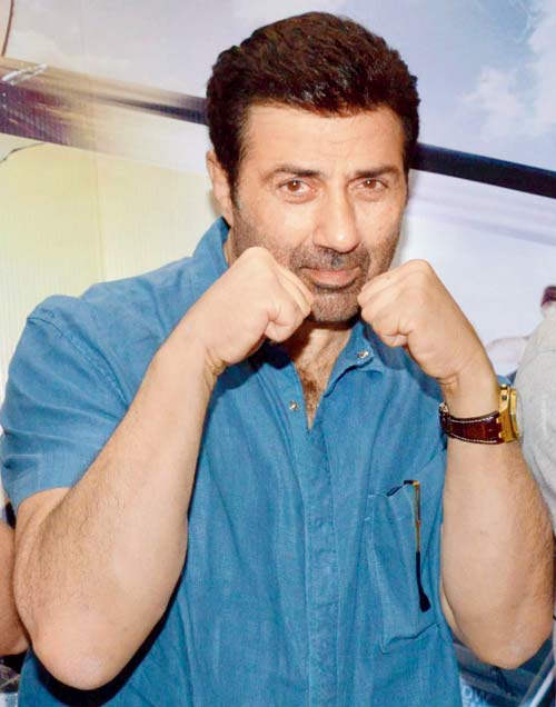 Sunny Deol In Boxing Style