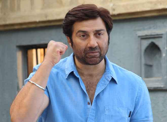 Sunny Deol Showing His Punch