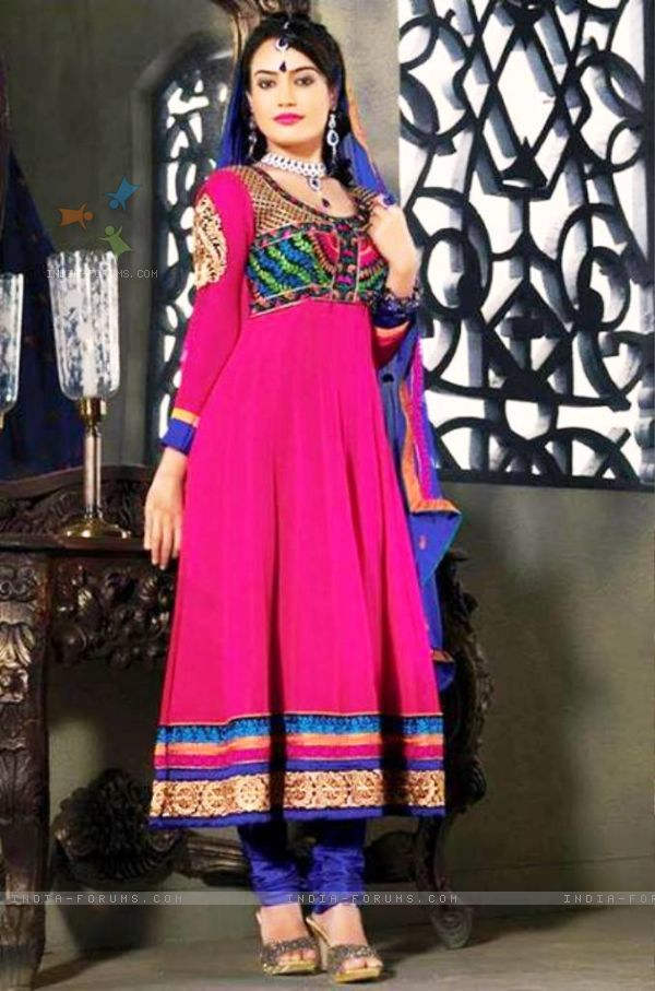 Surbhi Looking Gorgeous In Pink Dress