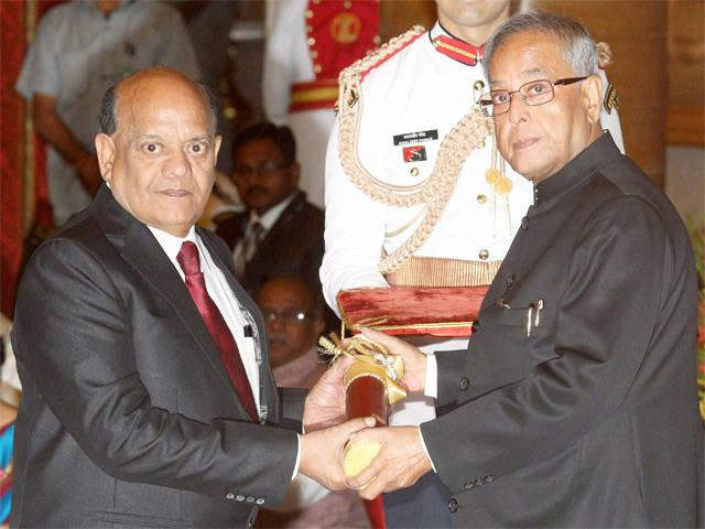 President Pranab Mukherjee Honoring Surender Sharma