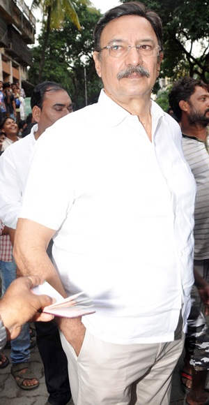 Suresh Oberoi Wearing White Shirt