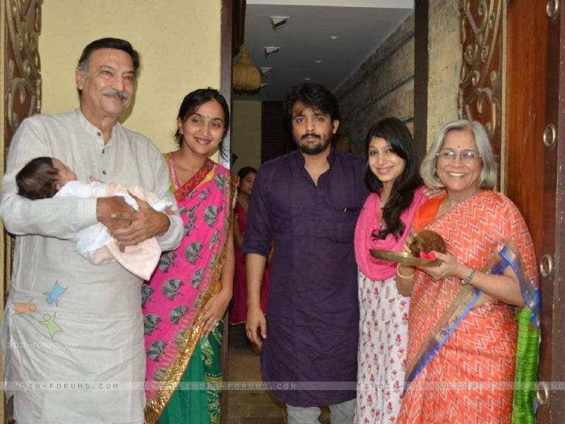 Suresh Oberoi With His Family