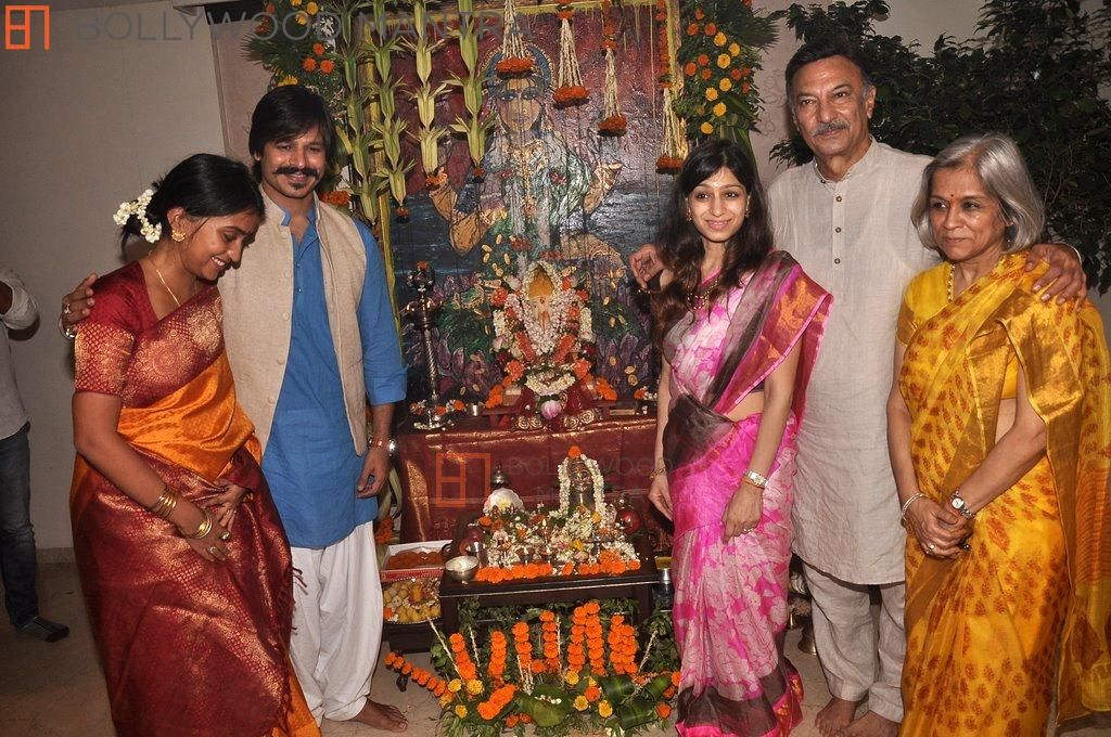 Suresh Oberoi With His Family At Home