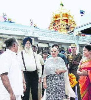 Surjit Singh Barnala With His Wife