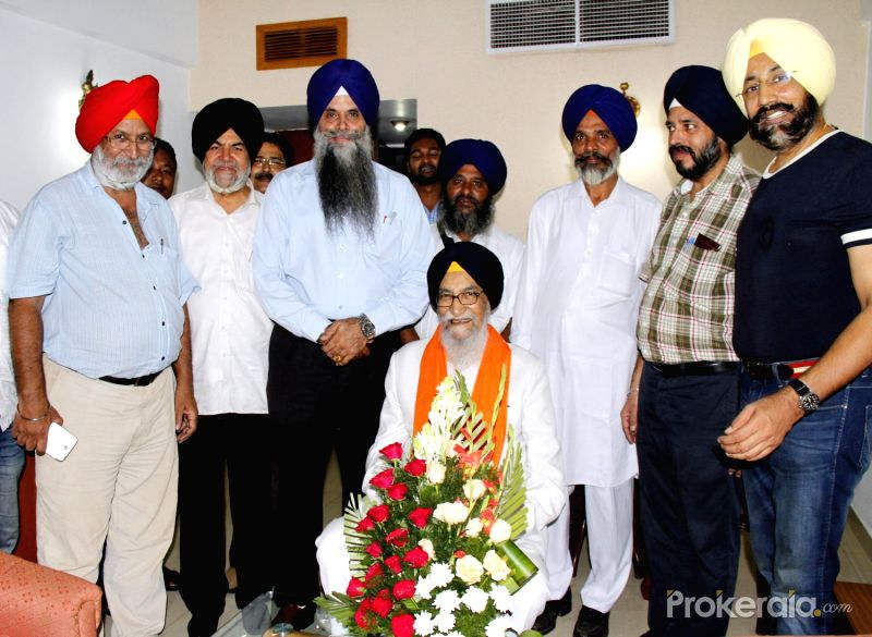 Surjit Singh Barnala With Sikh Community Members
