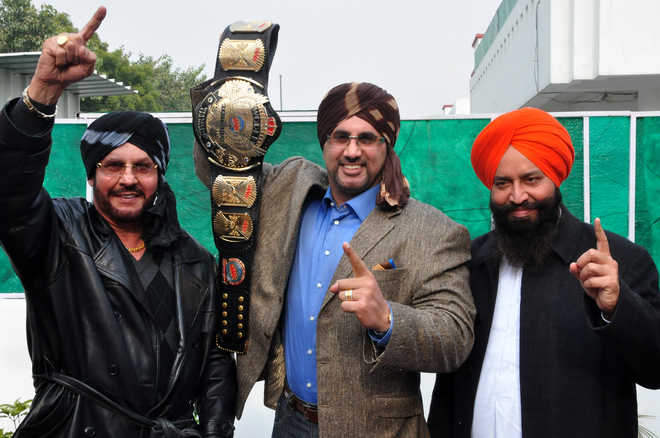Tiger Jeet Singh Holding His Title