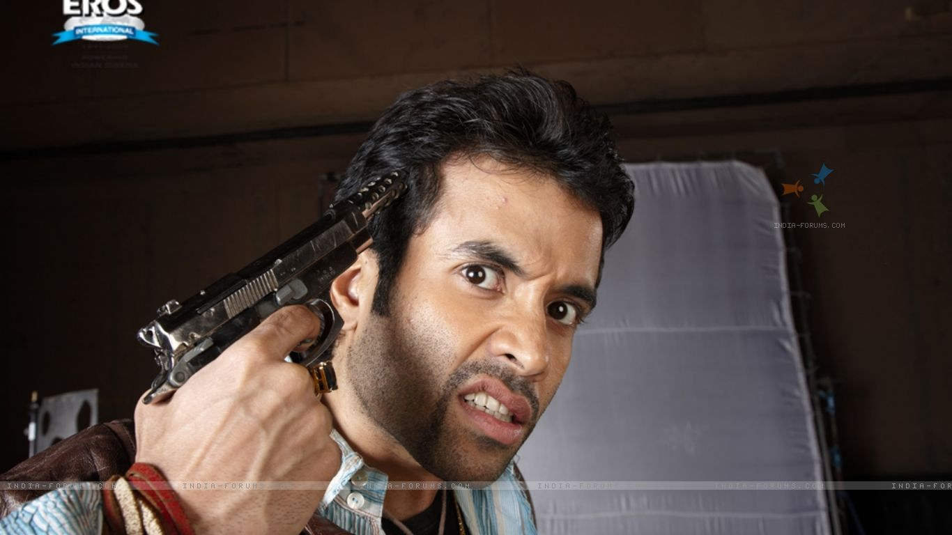 Tusshar Kapoor Killing Himself With Revolver
