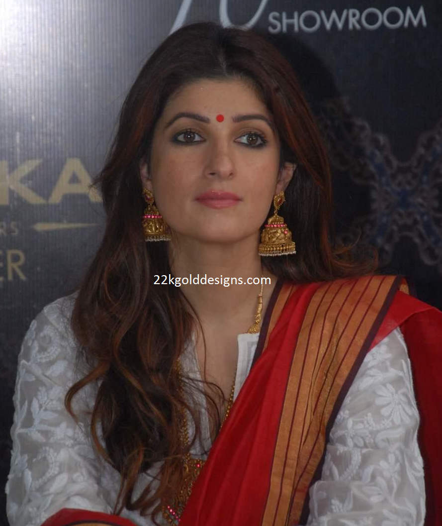 Twinkle Khanna Wearing Earrings