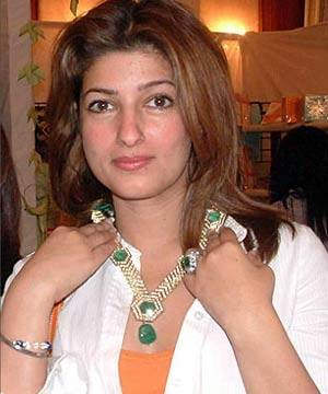 Twinkle Khanna Wearing Jewellery