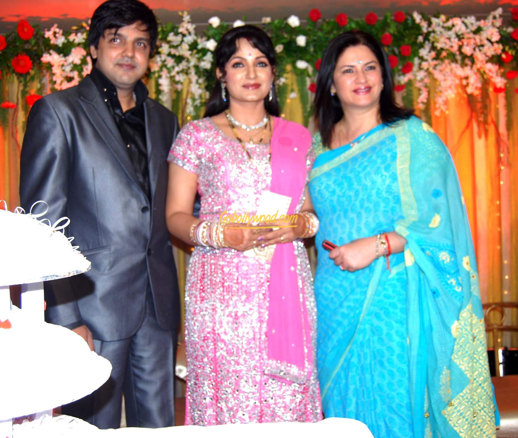 Upasna Singh With Her Husband And Friend