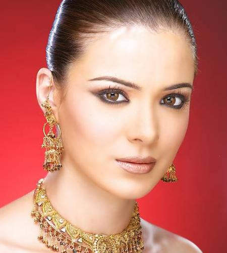 Urvashi Sharma Wearing Jewellery