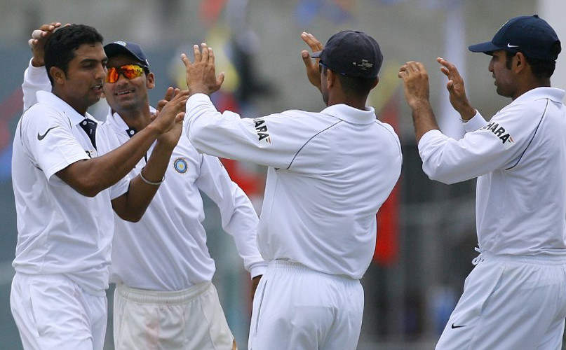V.R.V Singh Celebrating With Teammates After Taking Wicket