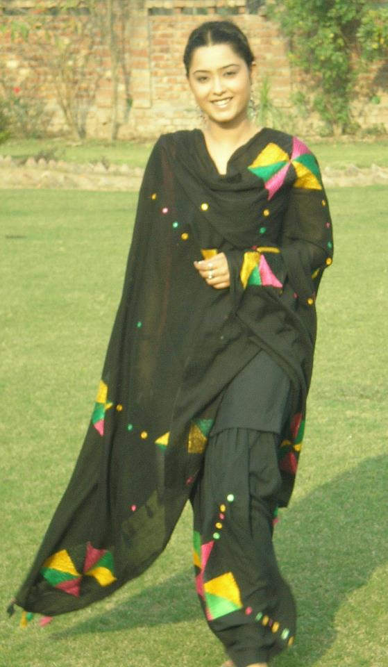 Vandana Singh Looking Amazing In Black Suit